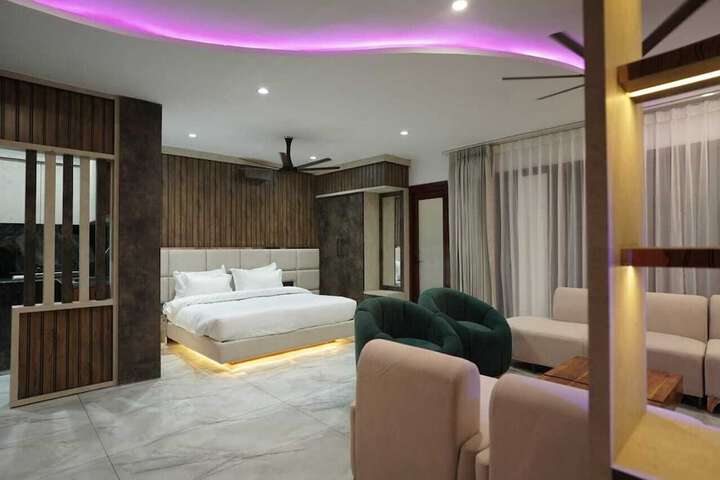 Room 4 of 20