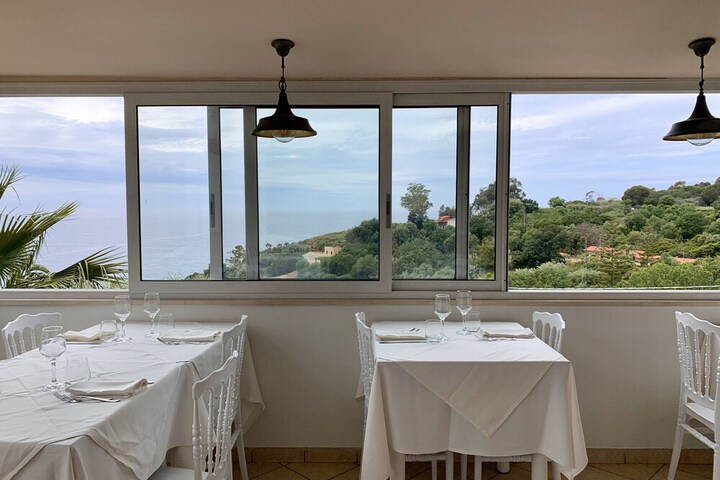 Dining 49 of 80