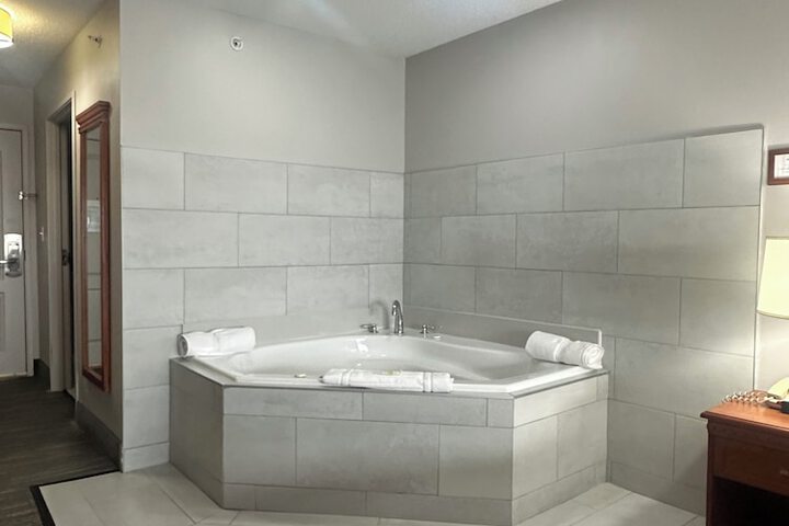 Jetted tub