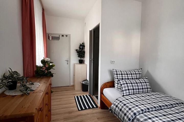 Room 13 of 40