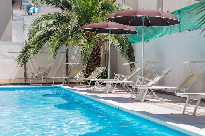 Pool 12 of 23