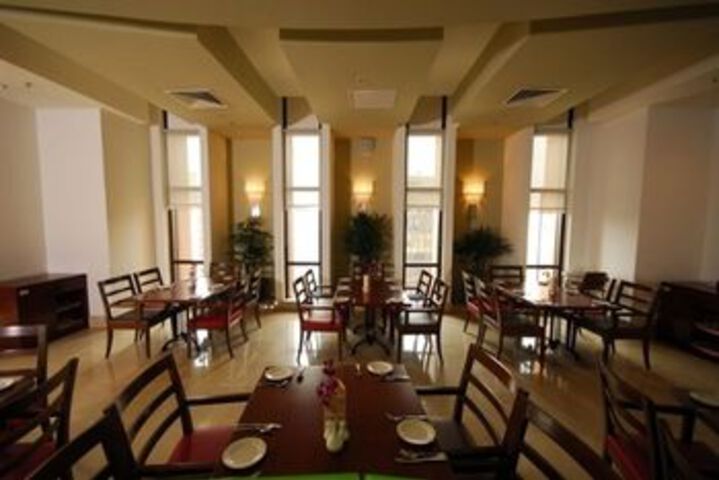 Dining 77 of 83
