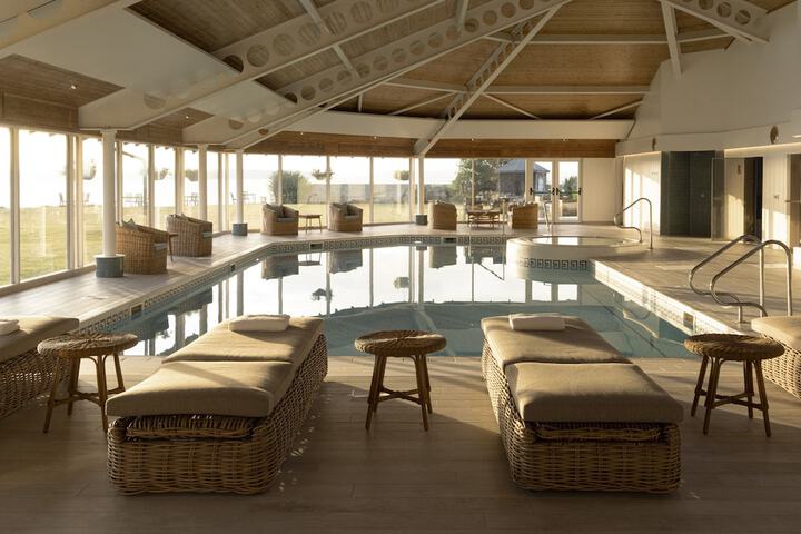Hotel with Pool