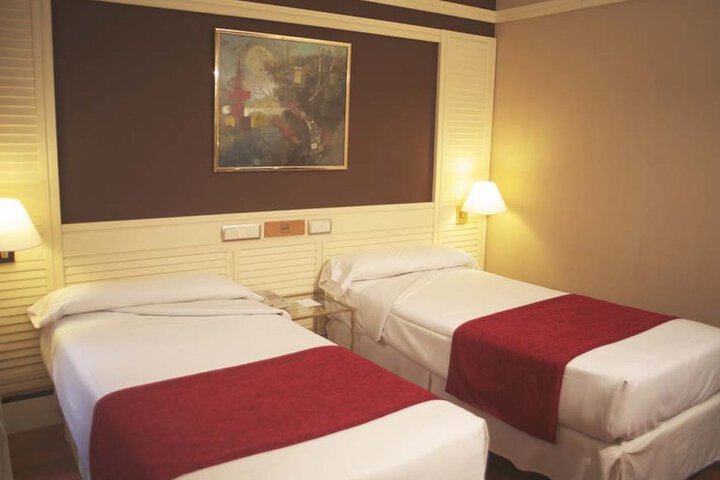 Room 1 of 3