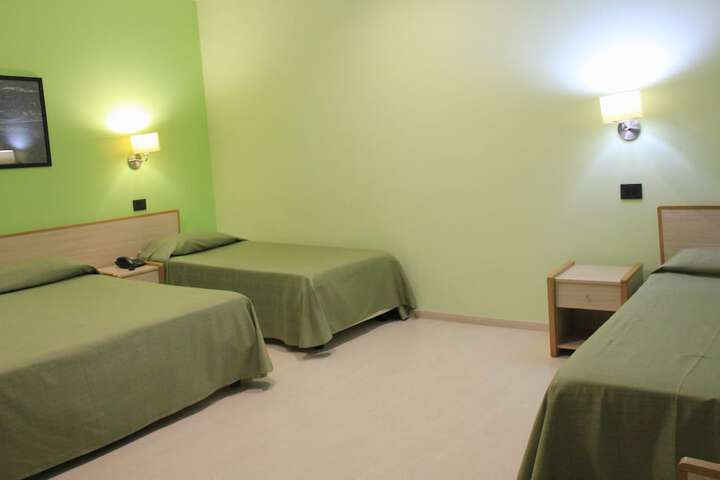 Room 12 of 37