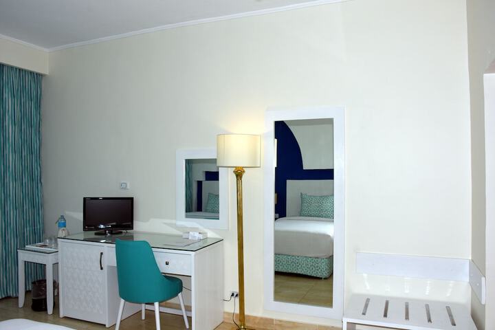 Room 10 of 50