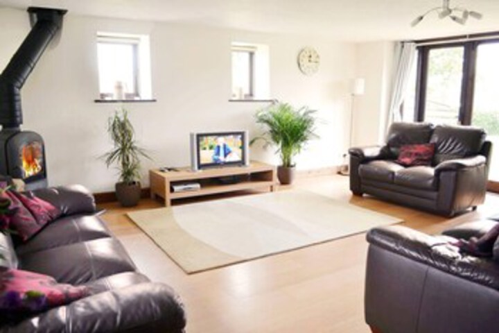 Beautifully converted 400 year old threshing barn in East Devon. Pet f
