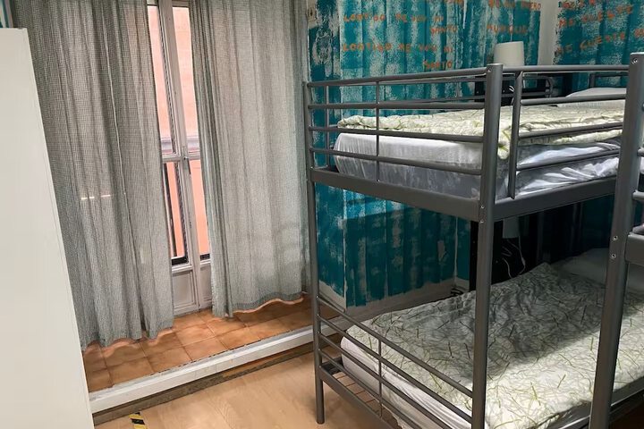 Room 27 of 42