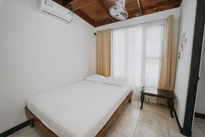 Room 6 of 15