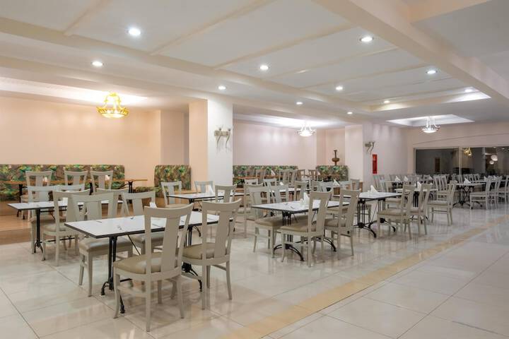Dining 75 of 128