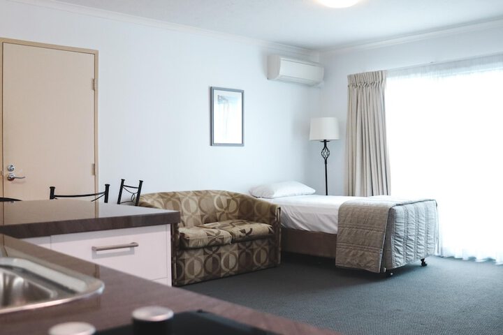 Room 9 of 37