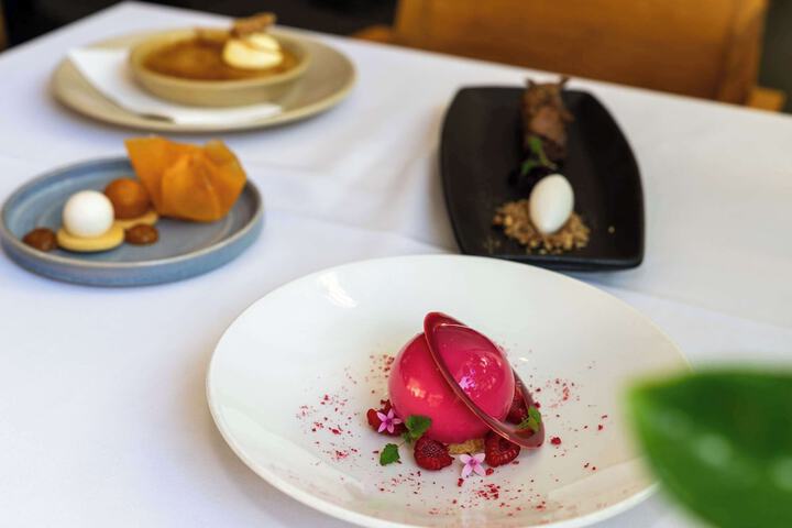 Dining 103 of 148