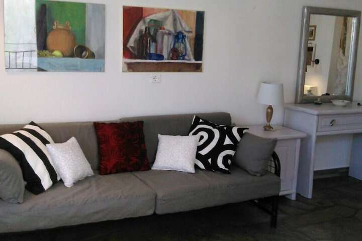 Room 27 of 65