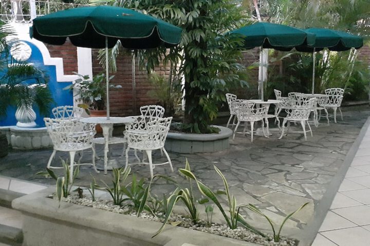 Hotel Exterior 40 of 44