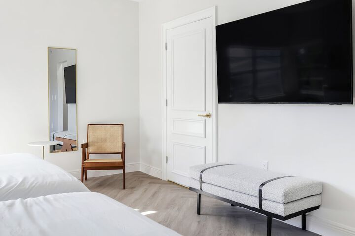 Room 3 of 43