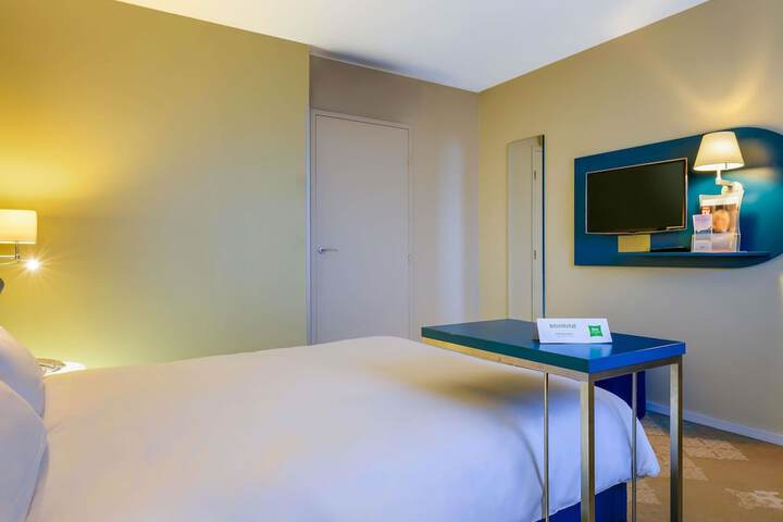 Room 17 of 182