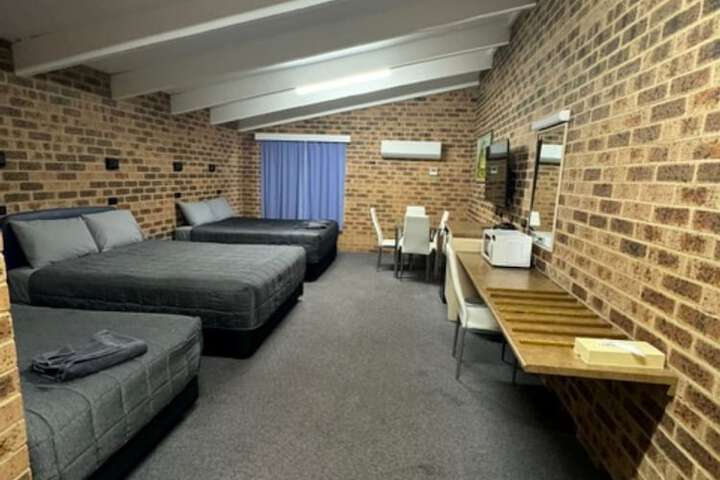 Room 14 of 32