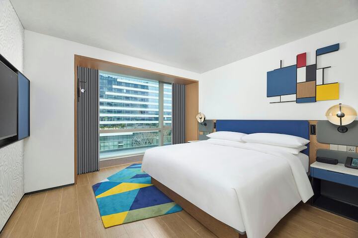 Room 17 of 30