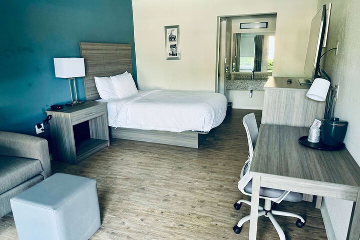 1 Double Bed (2 of 6)