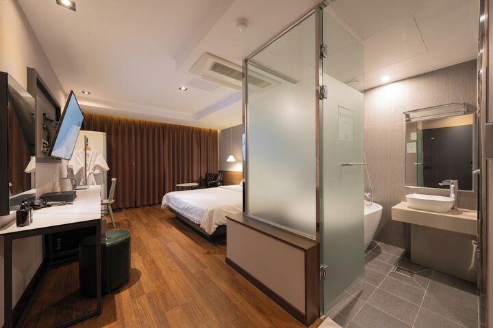 Room 21 of 54