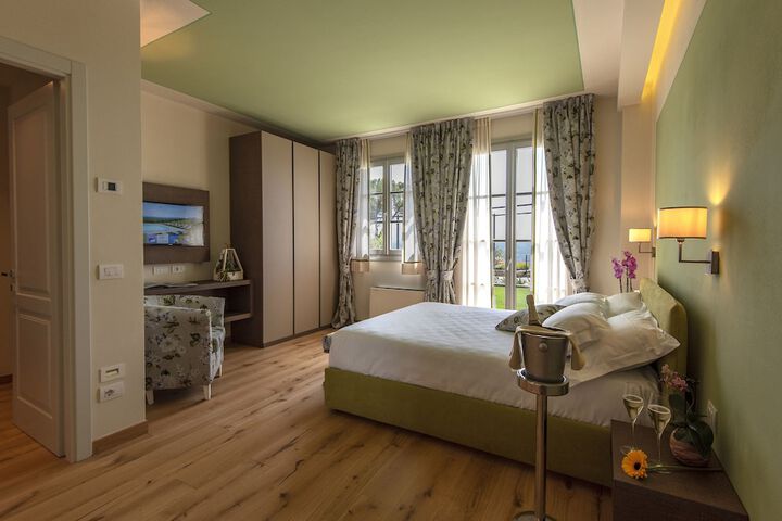 Room 46 of 89