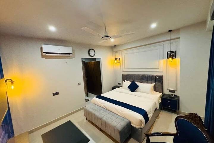 Room 7 of 11