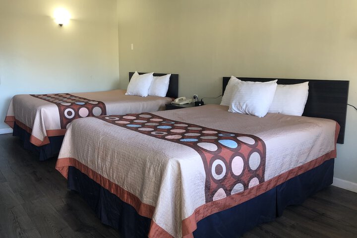 2 Queen Beds (4 of 20)