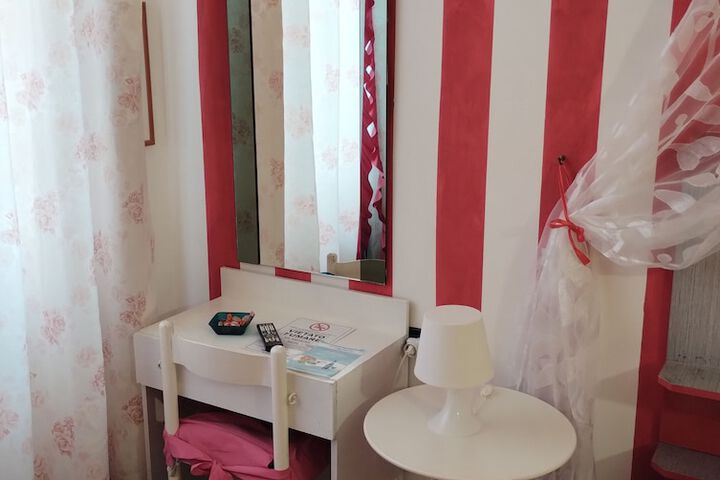 Room 13 of 38