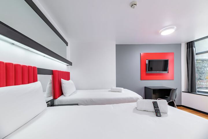 Room 47 of 100