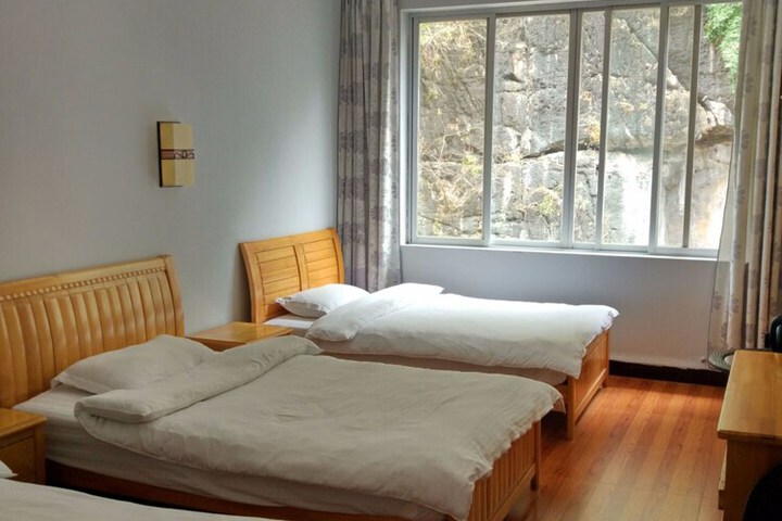 Room 17 of 28