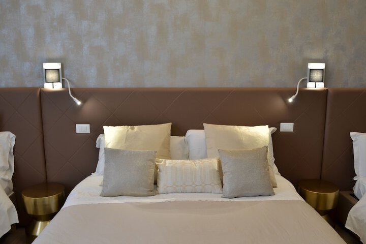 Room 14 of 64