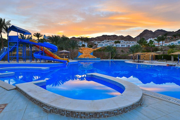 Pool 62 of 125