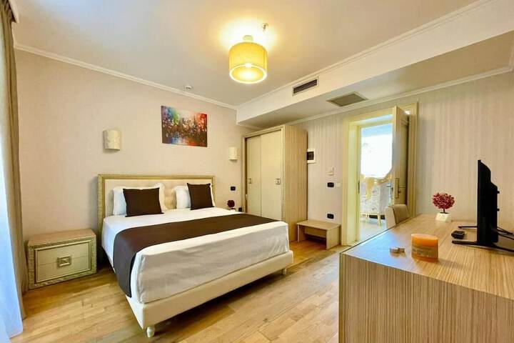 Room 12 of 62
