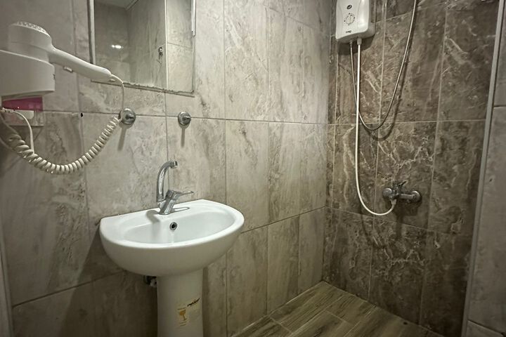 Room 4 of 14