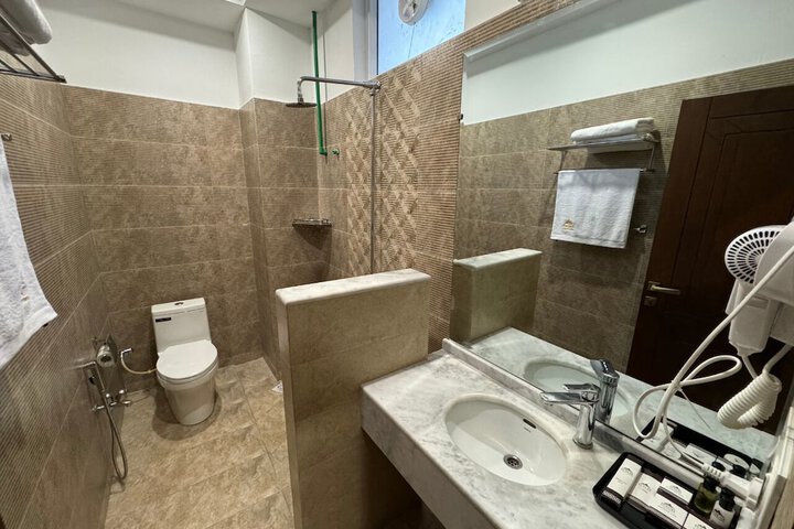 Room 53 of 80