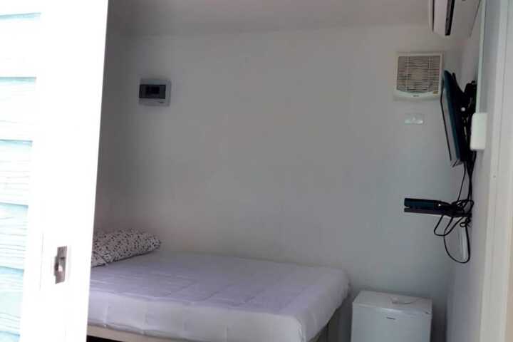 Room 32 of 189