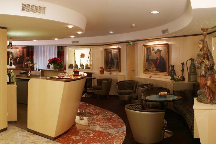 Entrance & Lobby