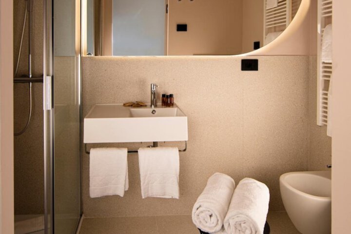 Room 14 of 21