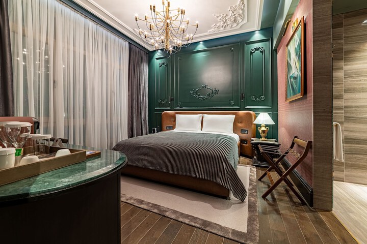 Room 25 of 100