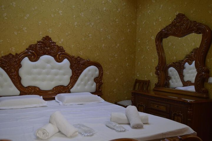 Room 2 of 7