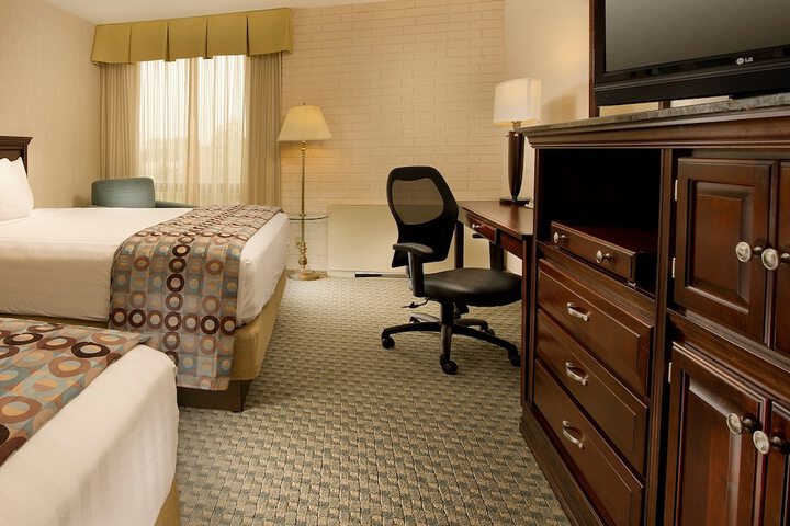 Room 6 of 28