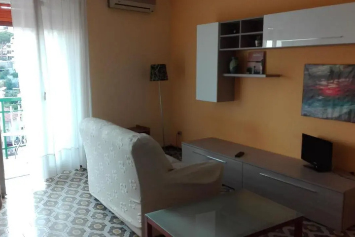 Room 4 of 9