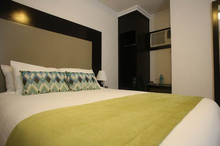 Room 35 of 152