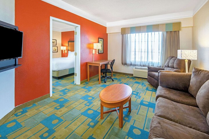 1 King Bed Accessible (3 of 6)