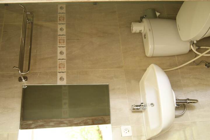 Room 16 of 36