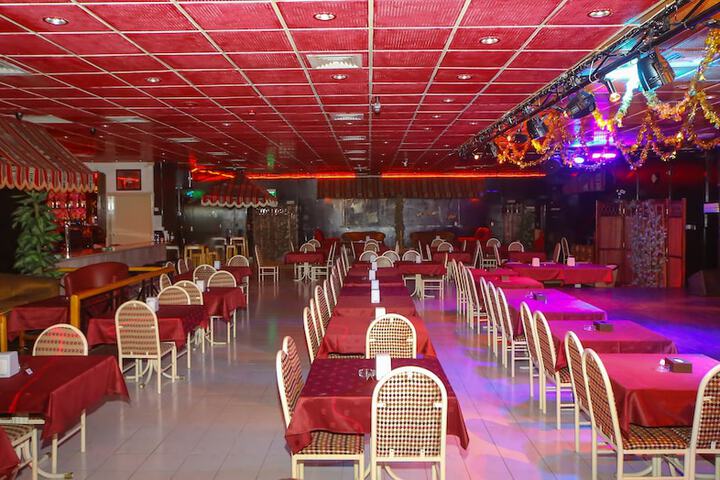 Ballroom/Hall 32 of 36