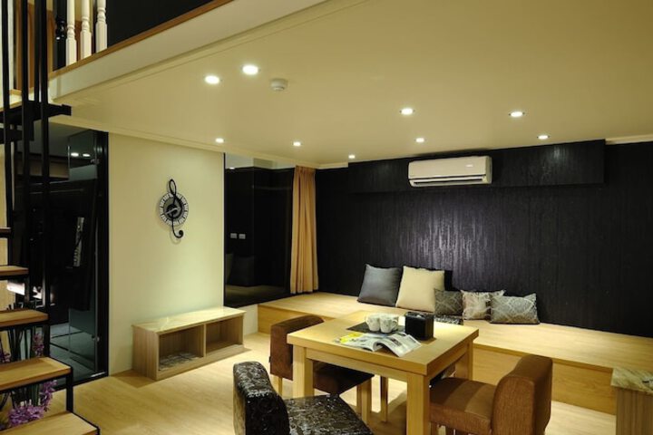 Room 33 of 60