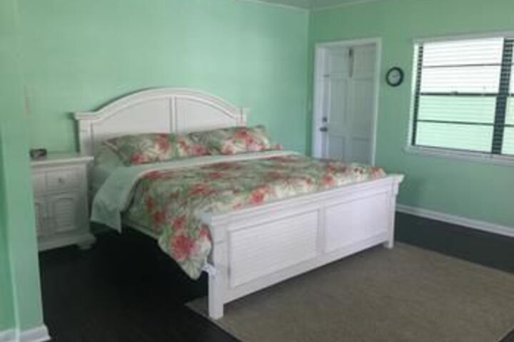 Room 11 of 33