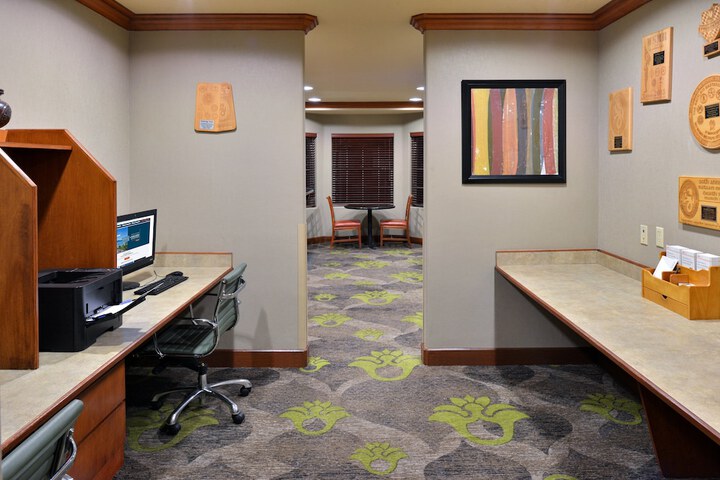 Business Center 92 of 105