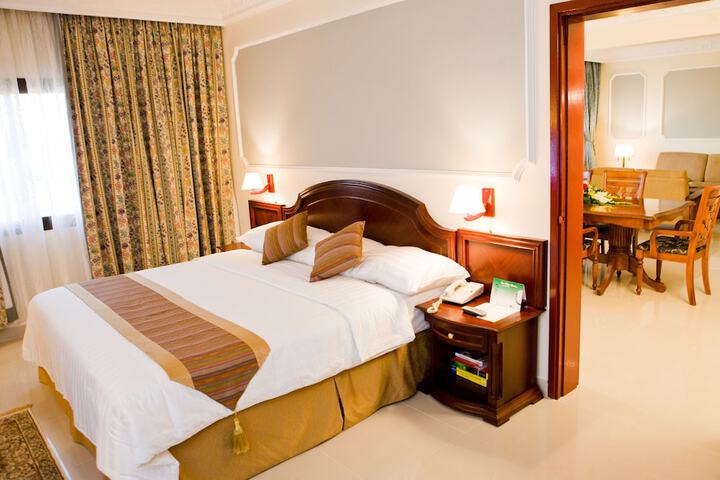 Room 3 of 43